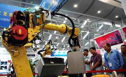 李克强：推进制造业提质升级 支撑中国经济迈向中高端